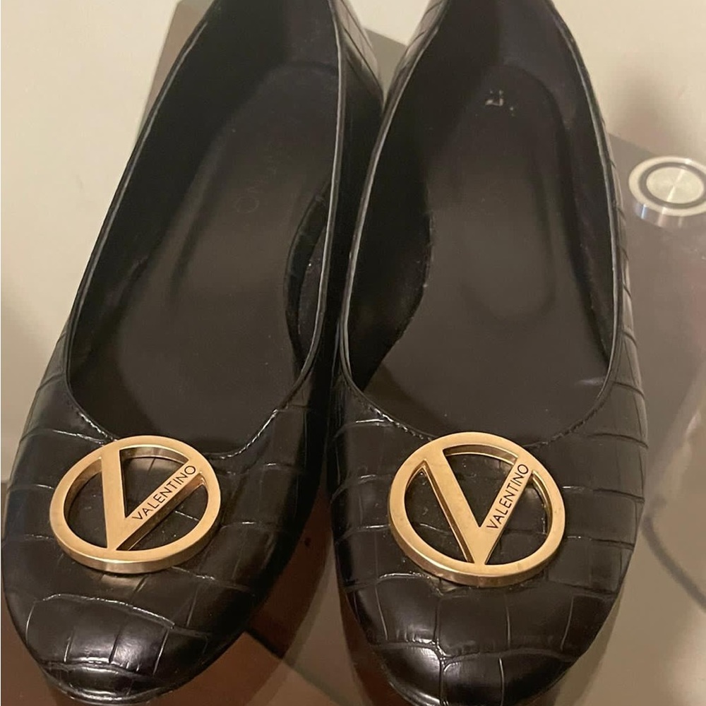 Flat shoes